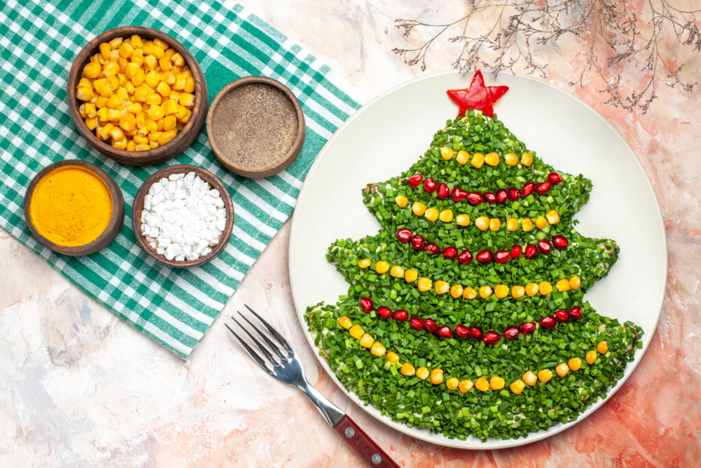 Arbol navideño preparado con guisantes y maiz